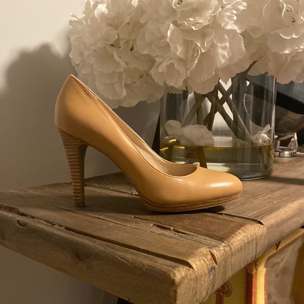 NWT 🐝 3 for $35 Le Chateau Nude Shoes From LeChateau 5.5